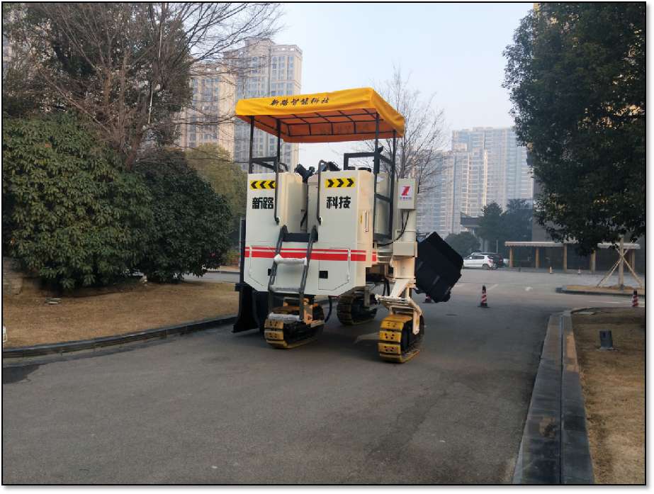 要正確使用操作混凝土路緣石滑模攤鋪機(jī)，定期對路緣石滑模機(jī)進(jìn)行保養(yǎng)和維護(hù)